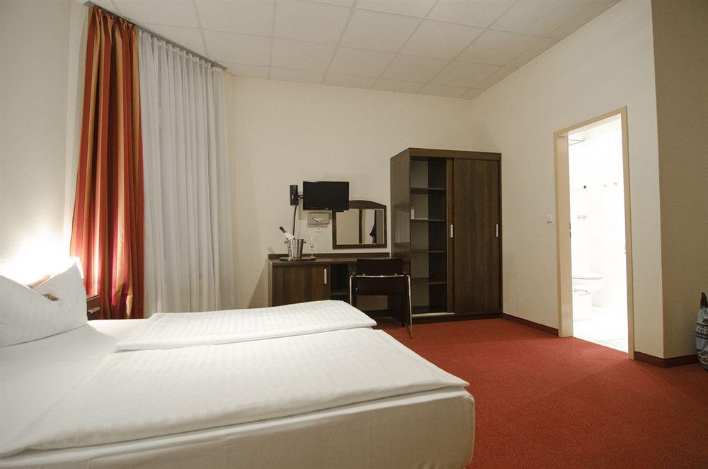 Hotel Polo Am Zob Hamburg Exterior photo