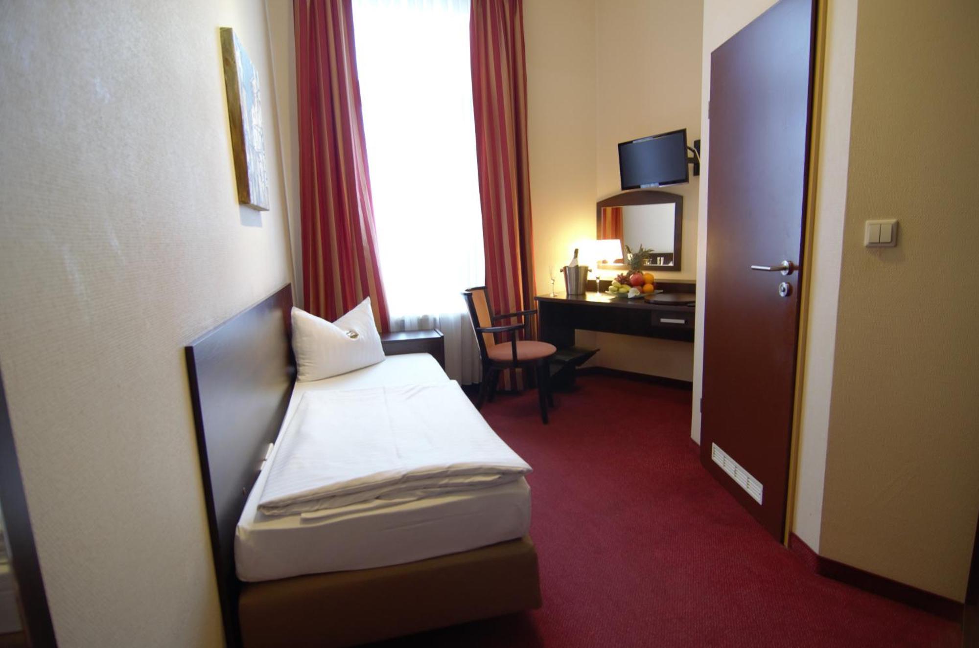 Hotel Polo Am Zob Hamburg Room photo
